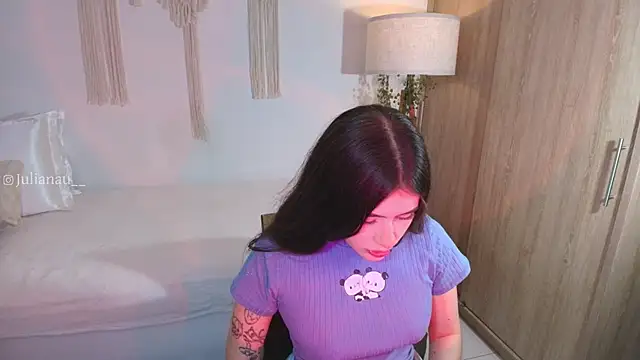 iriswest  online show from November 2025 12:43:02 AM