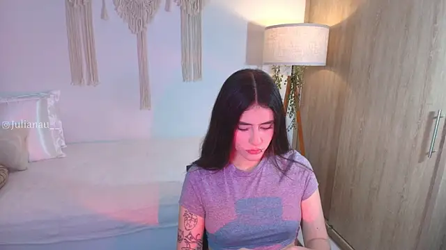 iriswest  online show from November 2025 12:21:02 AM