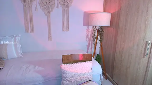 iriswest  online show from November 2025 12:36:02 AM