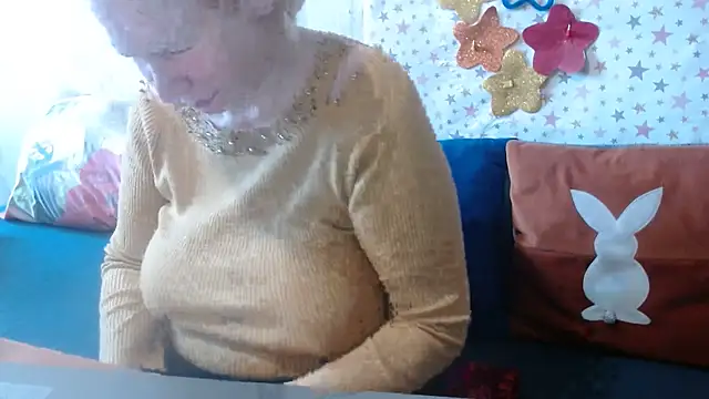 Snapshot of QueenLana chatting on June 2026 07:52:01 AM QueenLana online show from June 2026 07:52:01 AM