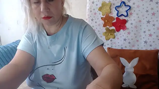 Snapshot of QueenLana chatting on November 2025 09:35:01 AM QueenLana online show from November 2025 09:35:01 AM