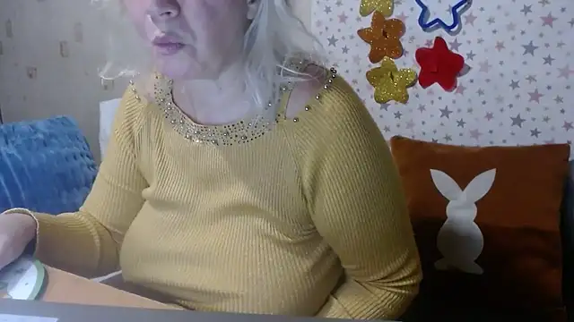 Snapshot of QueenLana chatting on November 2025 04:17:02 AM QueenLana online show from November 2025 04:17:02 AM