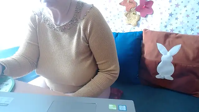 Snapshot of QueenLana chatting on April 2026 06:37:02 AM QueenLana online show from April 2026 06:37:02 AM