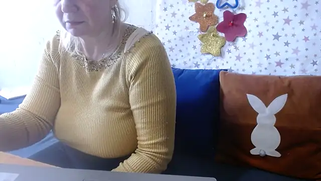 Snapshot of QueenLana chatting on April 2026 12:29:02 PM QueenLana online show from April 2026 12:29:02 PM