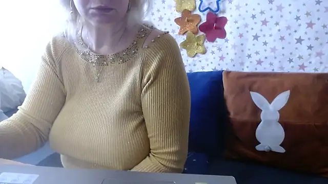 QueenLana online show from April 2026 09:33:01 AM