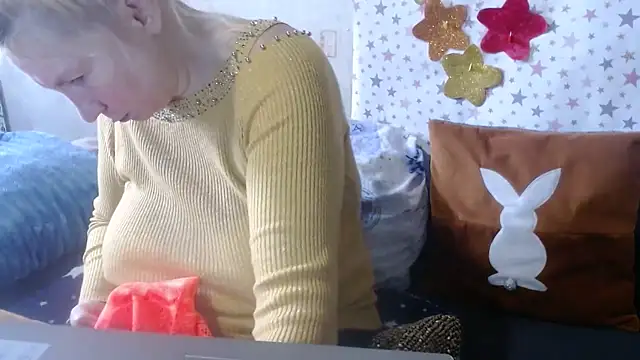 Snapshot of QueenLana chatting on October 2025 05:39:02 AM QueenLana online show from October 2025 05:39:02 AM