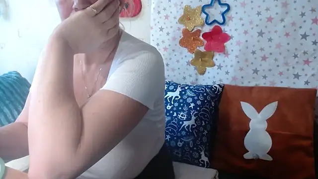 Snapshot of QueenLana chatting on December 2025 09:59:01 AM QueenLana online show from December 2025 09:59:01 AM