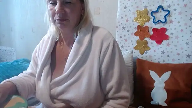 Snapshot of QueenLana chatting on September 2025 02:38:02 PM QueenLana online show from September 2025 02:38:02 PM