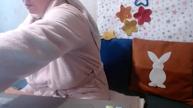 Snapshot of QueenLana chatting on May 2026 09:06:02 AM QueenLana online show from May 2026 09:06:02 AM