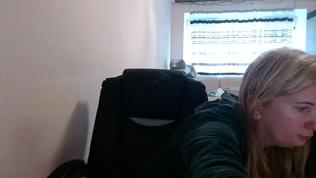 PeterAndJen online show from May 2026 04:44:02 AM