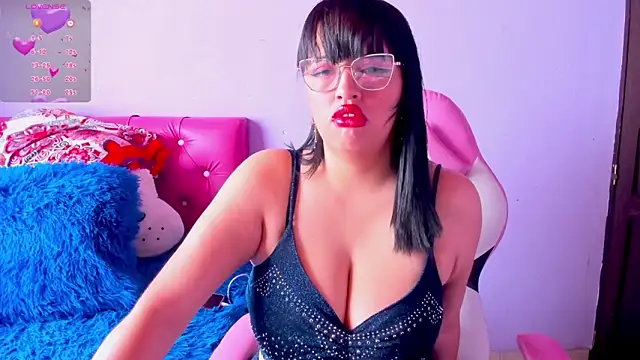 crissn0707 online show from February 2026 12:27:01 PM