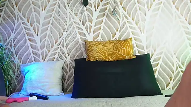 TrophyMilf online show from November 2025 04:18:01 PM