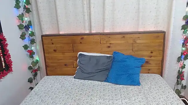 Snapshot of NikkieMilky chatting on February 2026 01:48:02 AM NikkieMilky online show from February 2026 01:48:02 AM