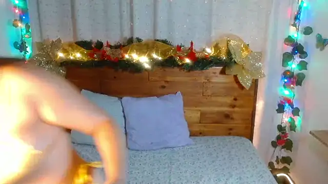 Snapshot of NikkieMilky chatting on December 2025 02:43:02 AM NikkieMilky online show from December 2025 02:43:02 AM