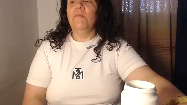 agathamiller01 online show from April 2026 11:17:01 AM