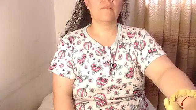 agathamiller01 online show from April 2026 04:52:02 PM