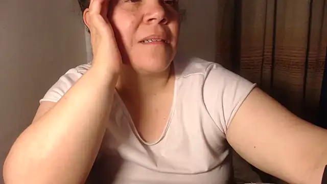 agathamiller01 online show from April 2026 11:44:02 PM