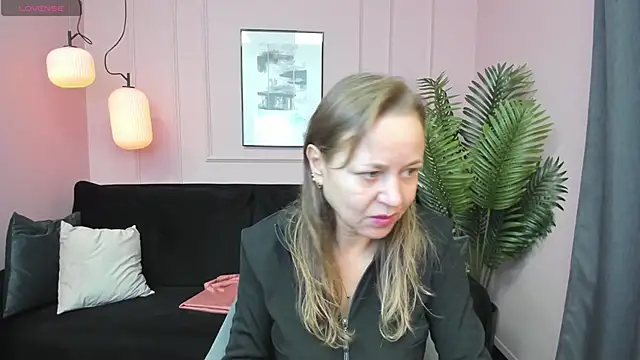 Snapshot of GabrielGold chatting on October 2025 08:32:02 PM GabrielGold online show from October 2025 08:32:02 PM