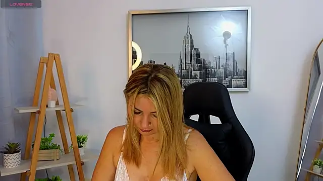 Snapshot of bella__adams chatting on October 2025 01:23:01 PM bella adams online show from October 2025 01:23:01 PM