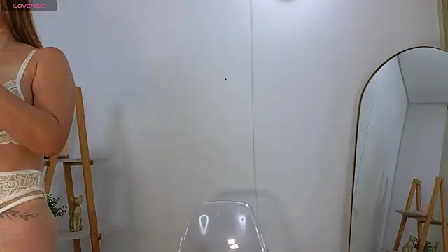 bella  adams online show from April 2026 11:16:01 AM