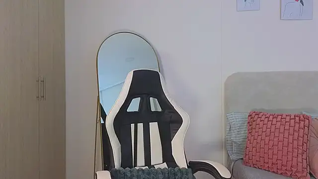 bella  adams online show from February 2026 12:37:01 PM