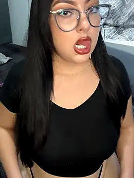 MileyGia online show from October 2025 10:22:02 PM