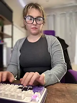 JennKenobi online show from February 2025 02:55:02 PM