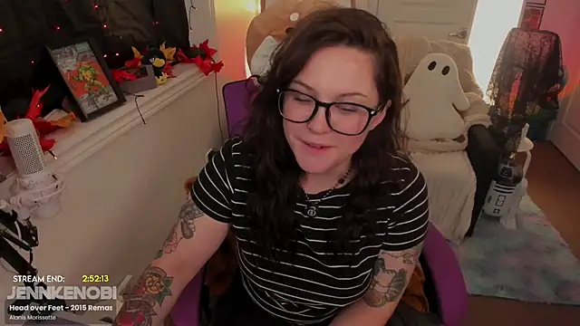 JennKenobi online show from October 2025 04:30:02 PM