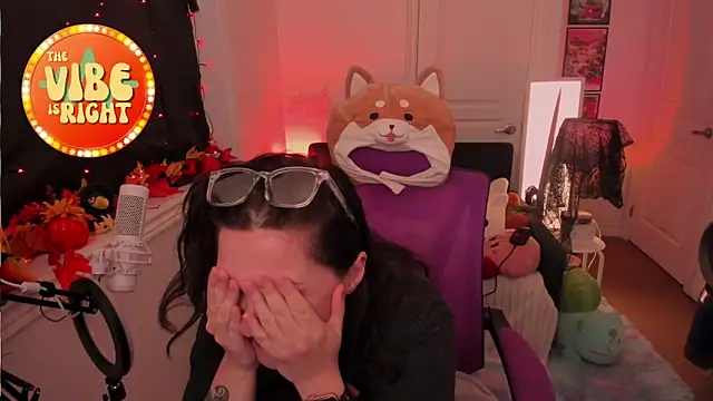 JennKenobi online show from September 2025 02:35:02 PM