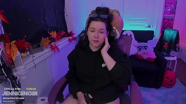 JennKenobi online show from October 2025 02:47:01 PM