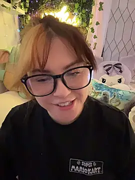 JennKenobi online show from July 2026 02:47:02 PM