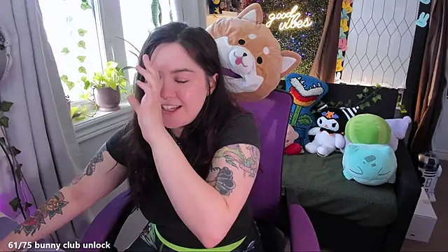 JennKenobi online show from April 2026 01:46:02 PM