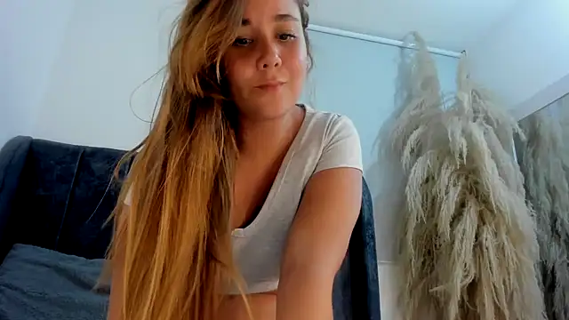 Snapshot of T_A_R_A_ chatting on February 2025 12:06:01 AM T A R A online show from February 2025 12:06:01 AM