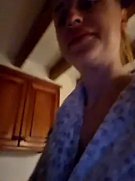 Snapshot of kylie_blck chatting on February 2026 04:01:02 AM kylie blck online show from February 2026 04:01:02 AM