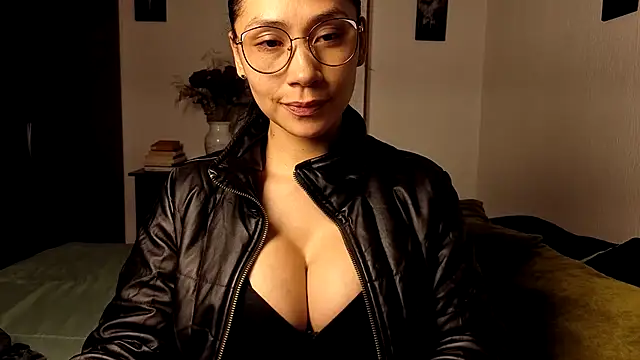 Angela isabella online show from January 2026 01:01:02 AM