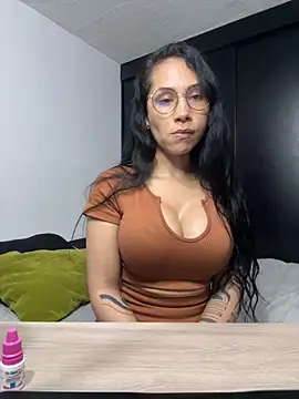 Angela isabella online show from October 2025 12:33:02 AM