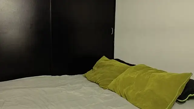 Angela isabella online show from October 2025 12:37:02 PM