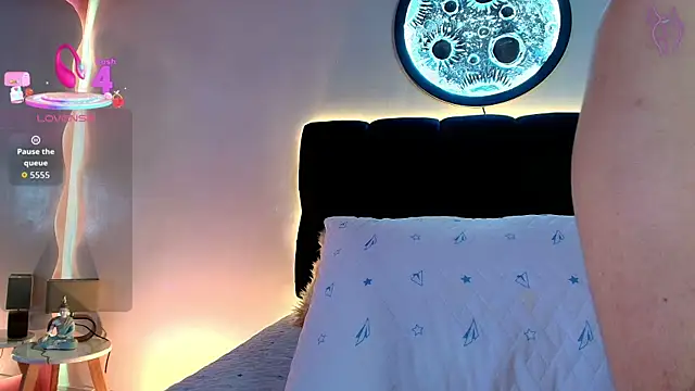 lorrayne  online show from April 2026 12:29:02 PM