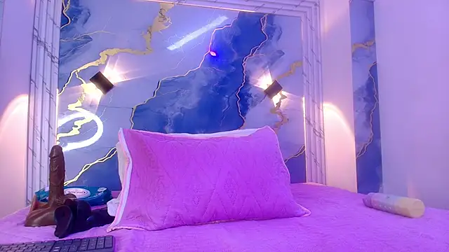 lorrayne  online show from November 2025 12:05:01 PM