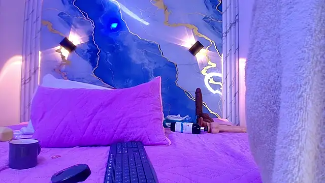 lorrayne  online show from November 2025 12:38:01 PM