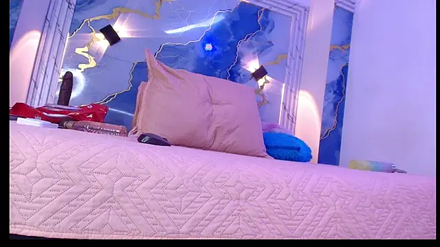 lorrayne  online show from November 2025 12:09:02 PM