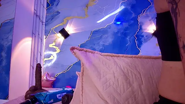 lorrayne  online show from November 2025 12:31:01 PM