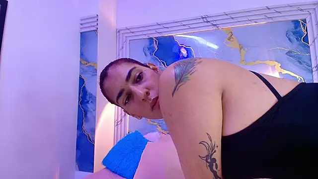 lorrayne  online show from November 2025 12:08:01 PM