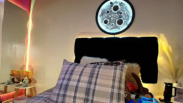 lorrayne  online show from April 2026 12:17:01 PM