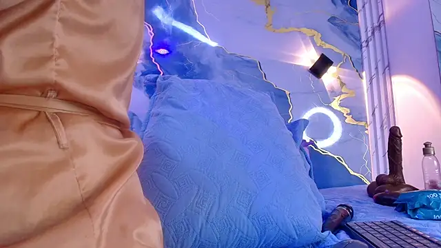 lorrayne  online show from November 2025 12:19:02 PM