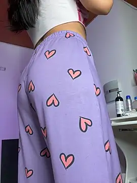 Ambar pe  online show from February 2025 03:03:02 PM