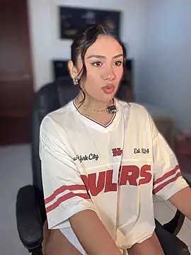 Ambar pe  online show from October 2025 03:38:01 AM