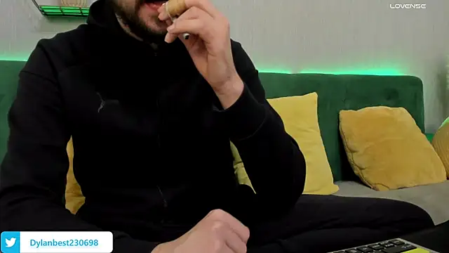 Dylan Best online show from November 2025 10:54:01 PM