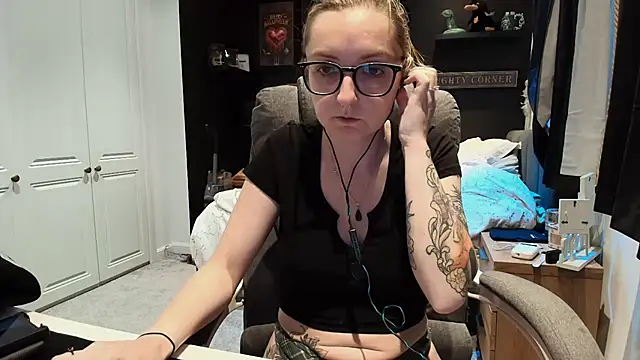 short sweetpea online show from September 2025 06:03:01 PM