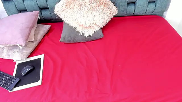 IsiisLovei online show from December 2025 11:57:01 AM